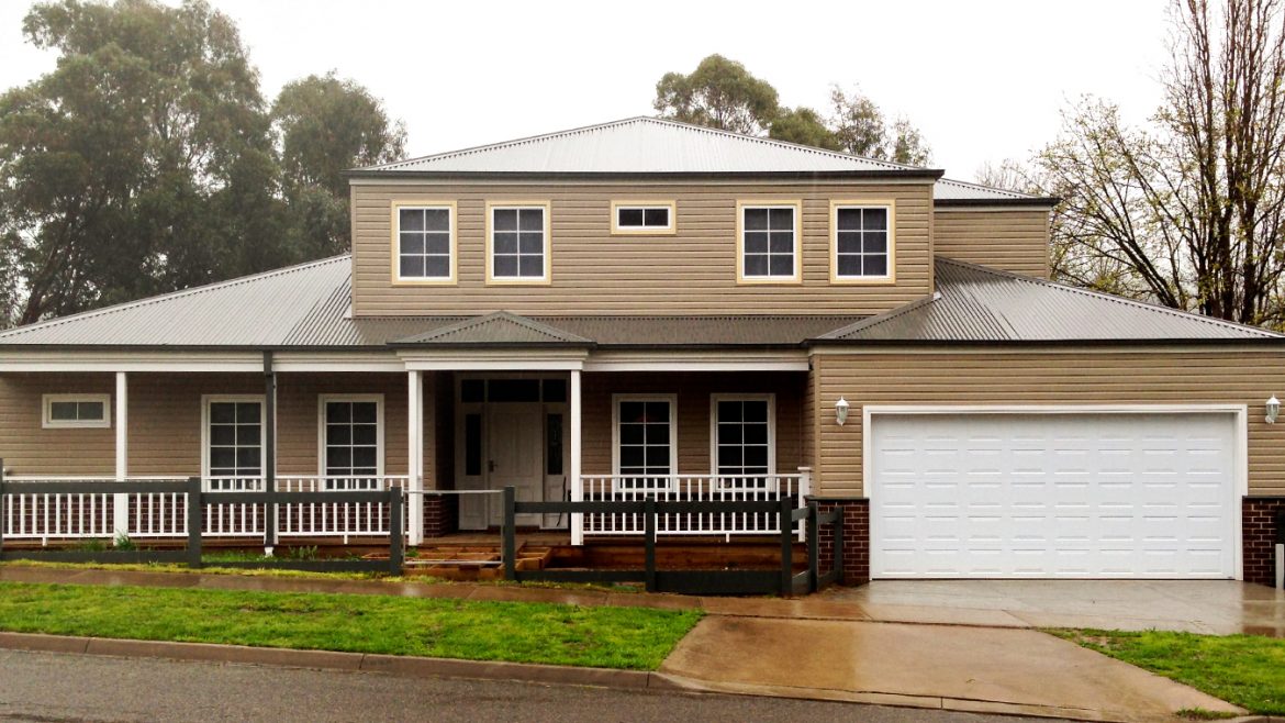 Stylish new build in Boonie Doon, Victoria using a Mitten Vinyl Brownstone Cambridge cladding profile, installed by Vinyl Cladding Professionals.