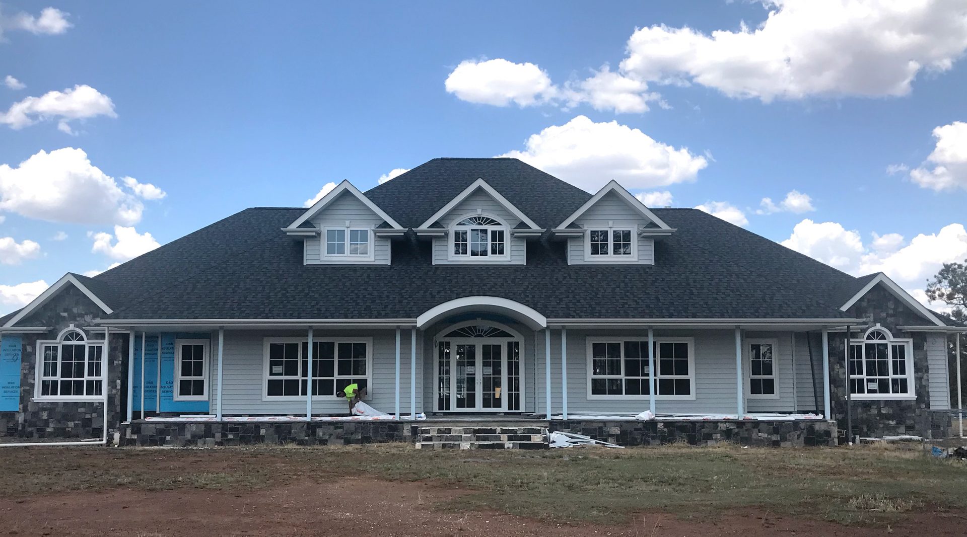 Stunning new build in Melton West, Victoria using a Mitten Vinyl Satin Grey Cedarline cladding profile, installed by Vinyl Cladding Professionals.