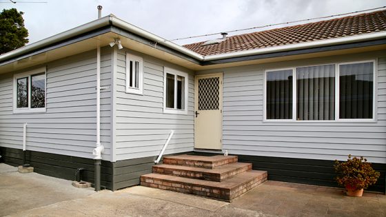 Talk to Vinyl Cladding Professionals and get an accurate house cladding cost.