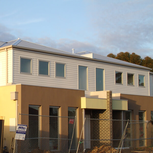 New build for semi-attached housing estate in Melbourne, using Cambridge Bone White profile. Installed by Vinyl Cladding Professionals.