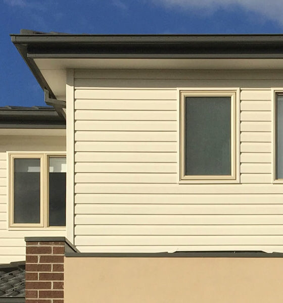 New build in Melbourne using a Duratuff Vintage Cream cladding profile, commercial install by Vinyl Cladding Professionals.