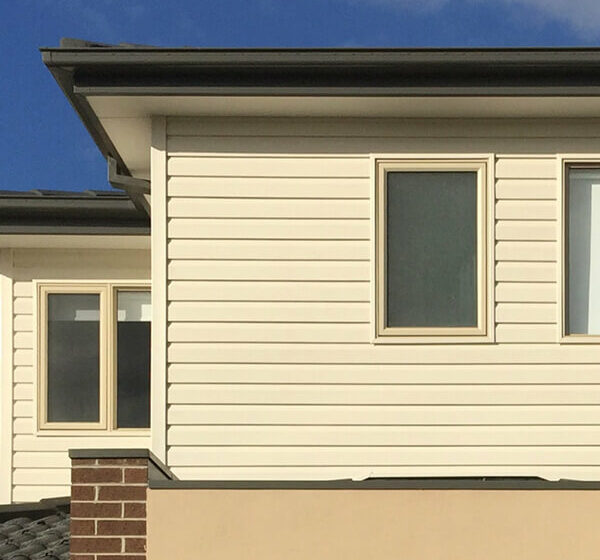 New build in Melbourne using a Duratuff Vintage Cream cladding profile, commercial install by Vinyl Cladding Professionals.