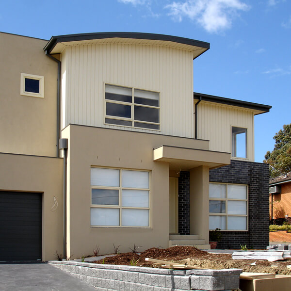 Contemporary new build in Doncaster, Melbourne using a Mitten Vinyl Ivory Vertical cladding profile, commercial install by Vinyl Cladding Professionals.