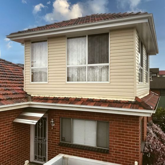 Upper storey reclad – Cambridge Vinyl Cladding Maple Lite – Aberfeldie, Melbourne