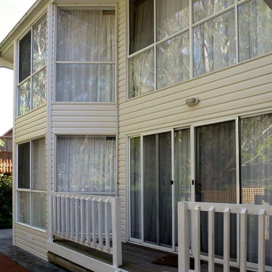 Reclad over render – Cambridge Vinyl Cladding Bone White – Berwick, Melbourne