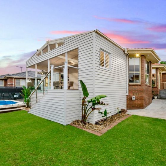 New build – Duratech Vinyl Cladding White – Taylors Lakes, Melbourne