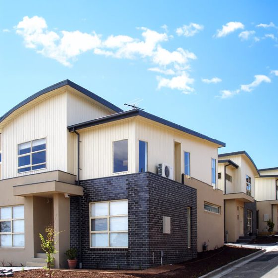 Multi-unit new build – Vertical Vinyl Cladding Ivory – Doncaster, Melbourne